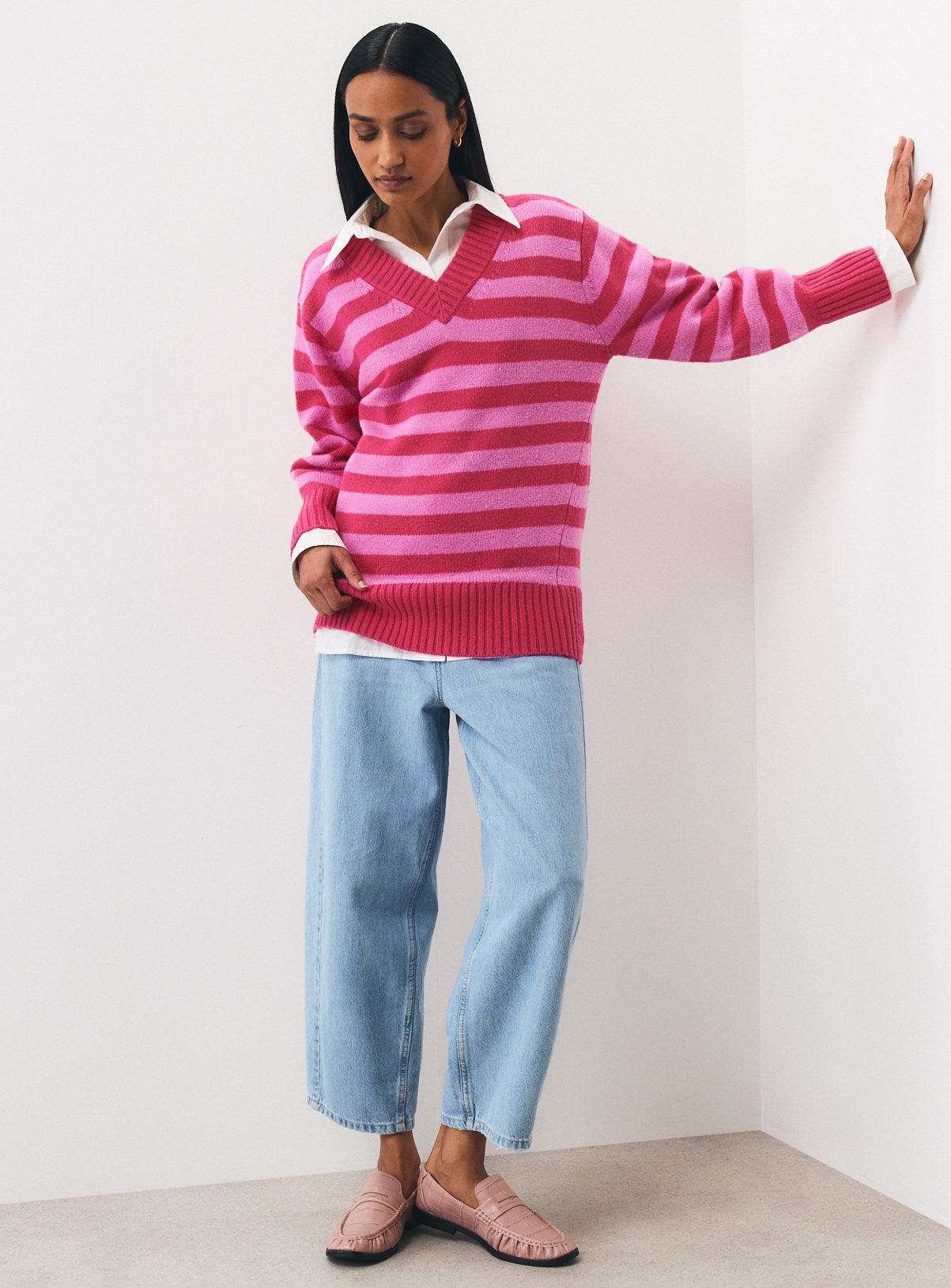 Bright Pink Pure Lambswool V-Neck Jumper XL - Image 2 thumbnail